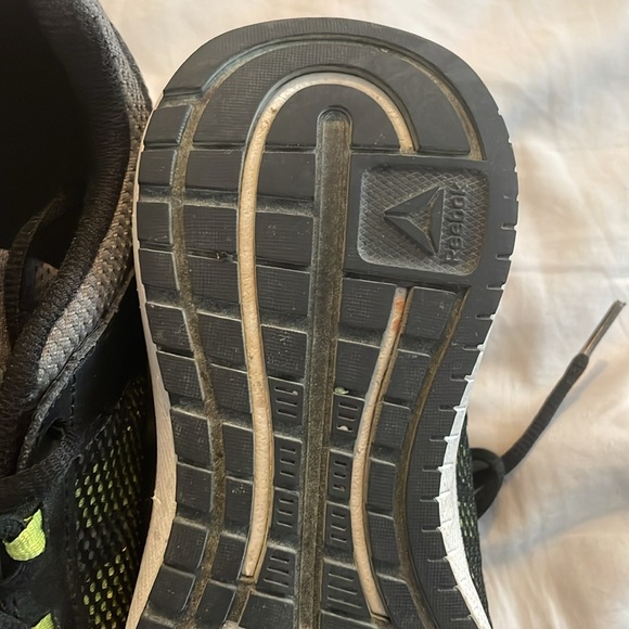 Reebok kids running shoes - Picture 2 of 4